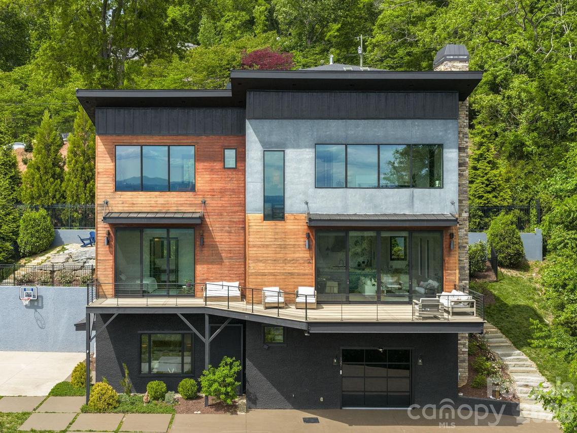 127 N Griffing Blvd., Asheville, NC 28804