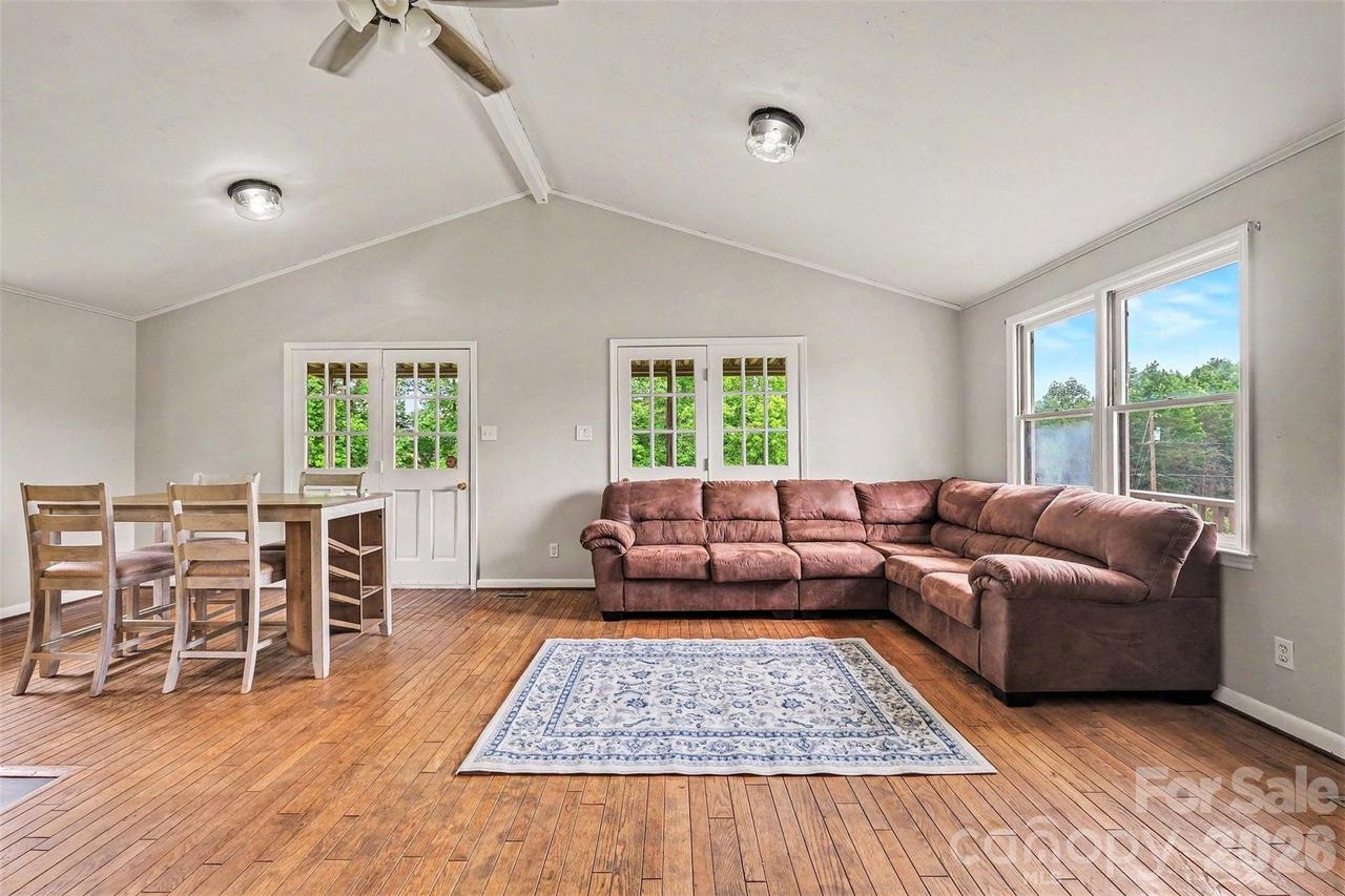 2960 Lavina Ln., Claremont, NC 28610