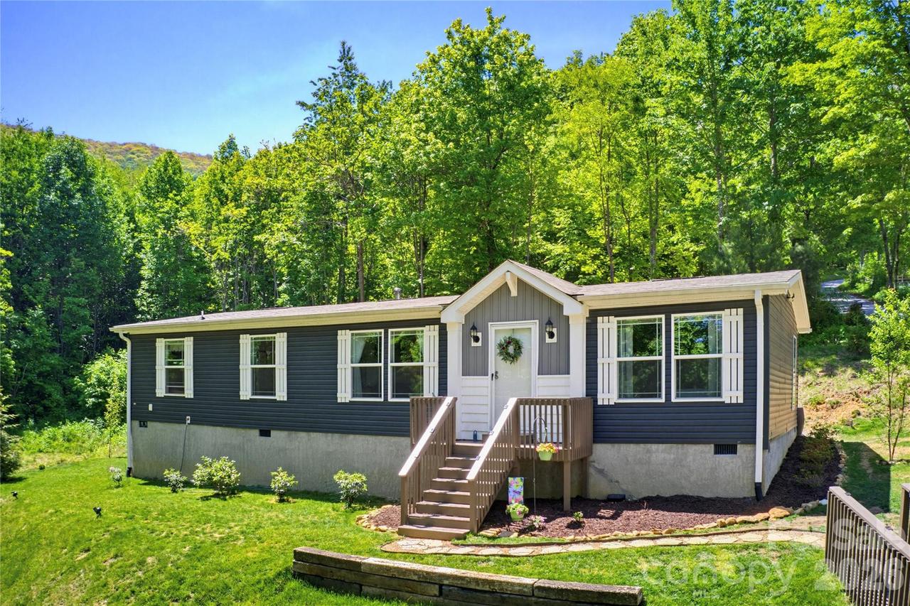 1205 Saunook Rd., Waynesville, NC 28786