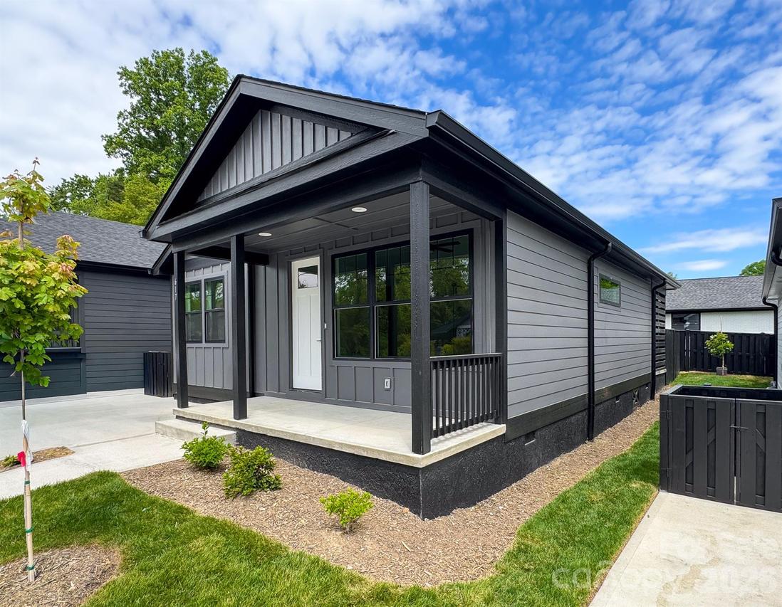 617 W Allen St., Hendersonville, NC 28739