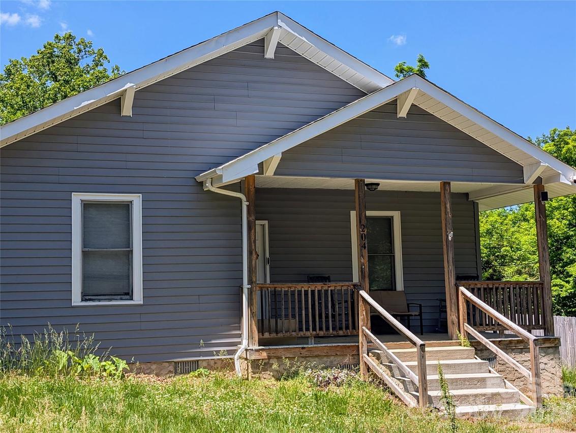 204 Shelby St., Hickory, NC 28602
