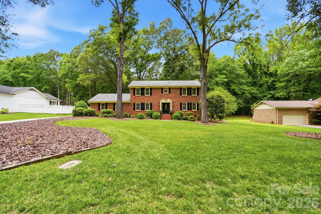 405 Hillcrest Dr., Harrisburg, NC 28075
