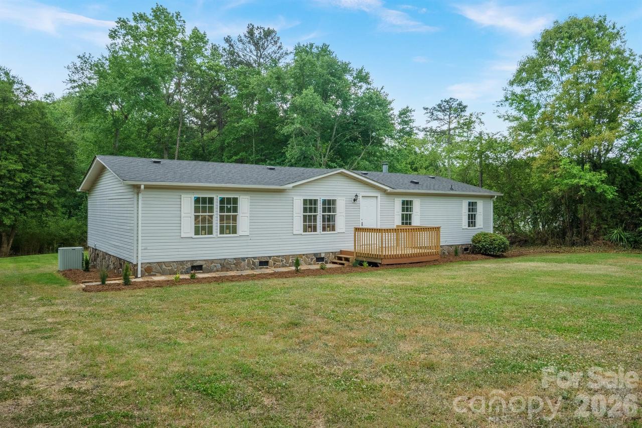 2780 Orangewood Ln., Newton, NC 28658