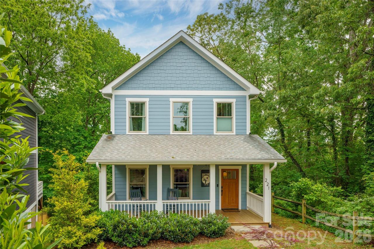 221 Courtland Pl., Asheville, NC 28801