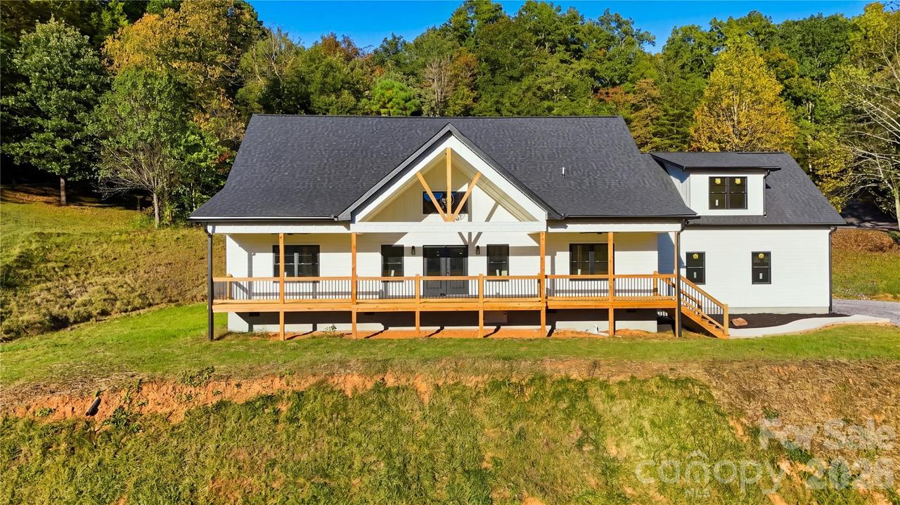 431 Tahlfield Rd., Sylva, NC 28779