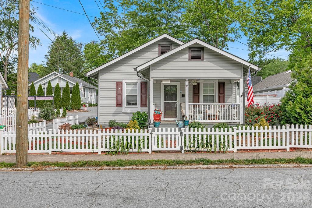 36 S Oaklawn Ave., Brevard, NC 28712