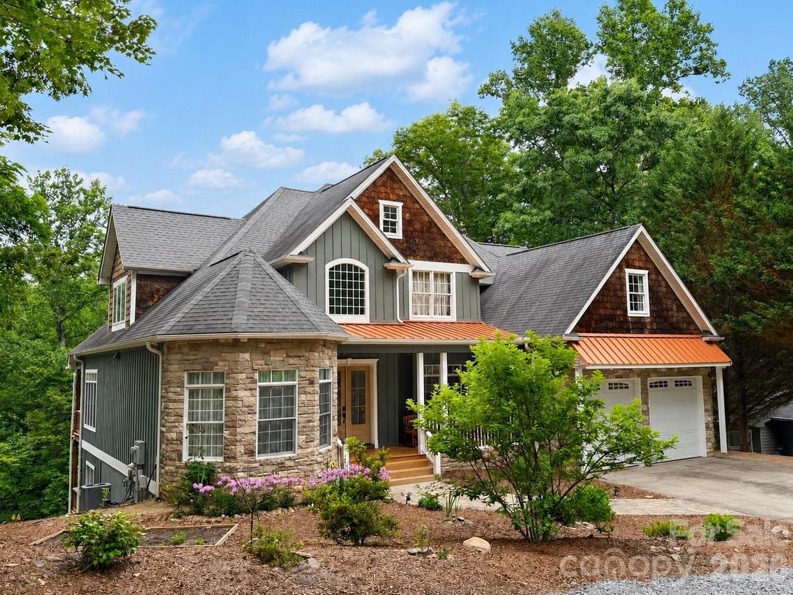 314 Woodland Dr., Swannanoa, NC 28778