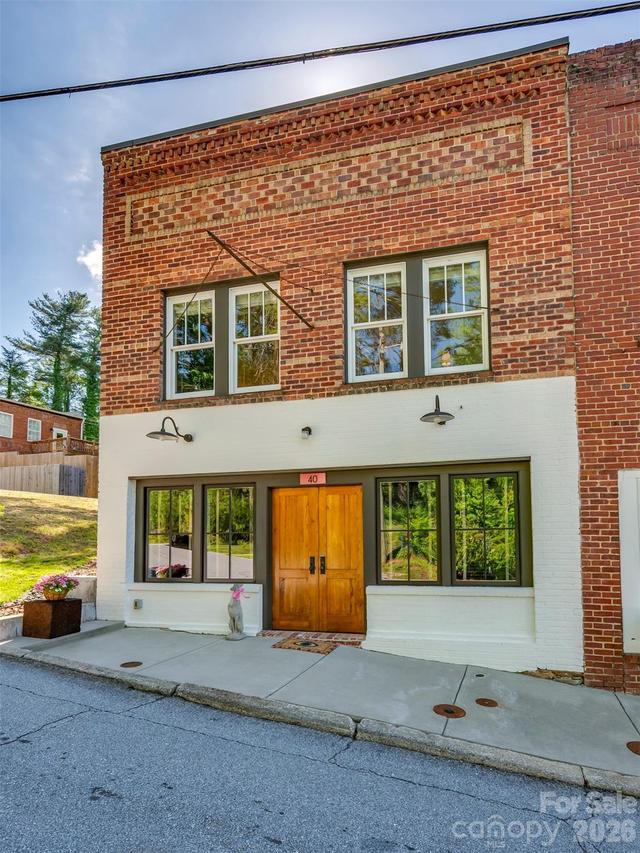 40 Church St., Saluda, NC 28773