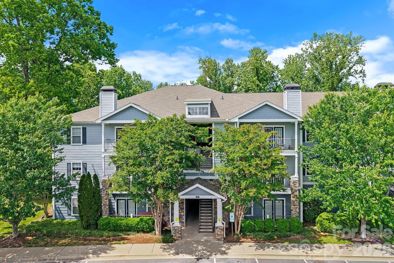 400 Vista Lake Dr. #208, Candler, NC 28715
