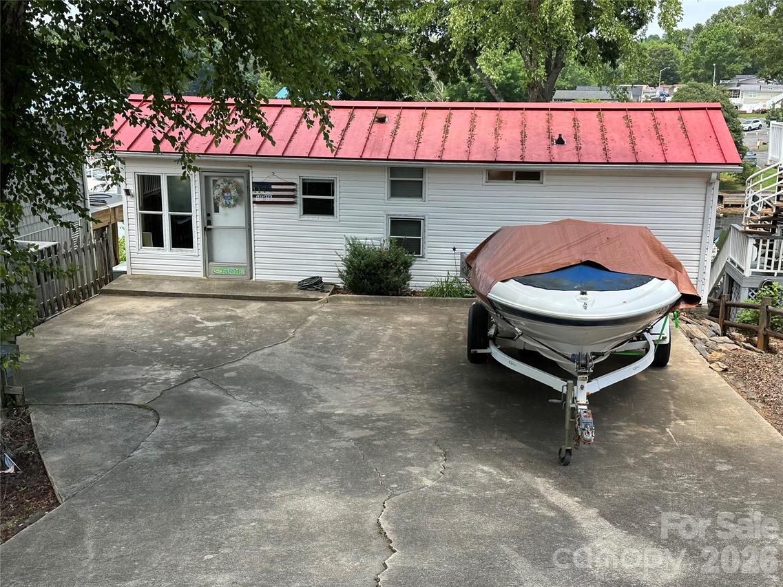 117 Badin Lake Cir., New London, NC 28127