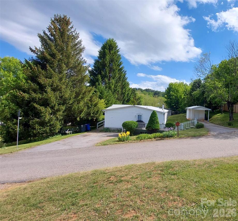 46 Larkspur Ln., Canton, NC 28716
