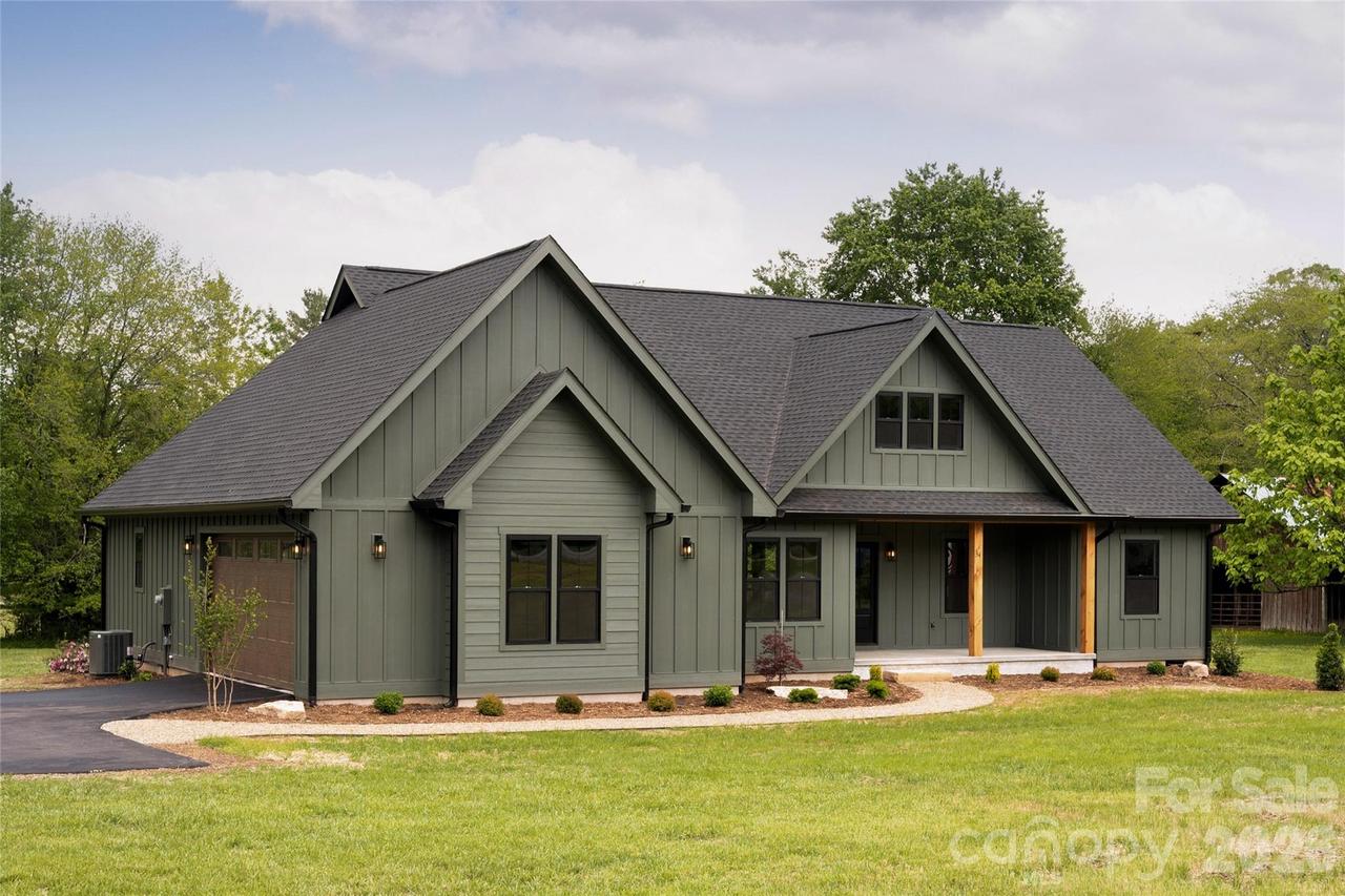 34 Old Souther Rd., Mills River, NC 28759