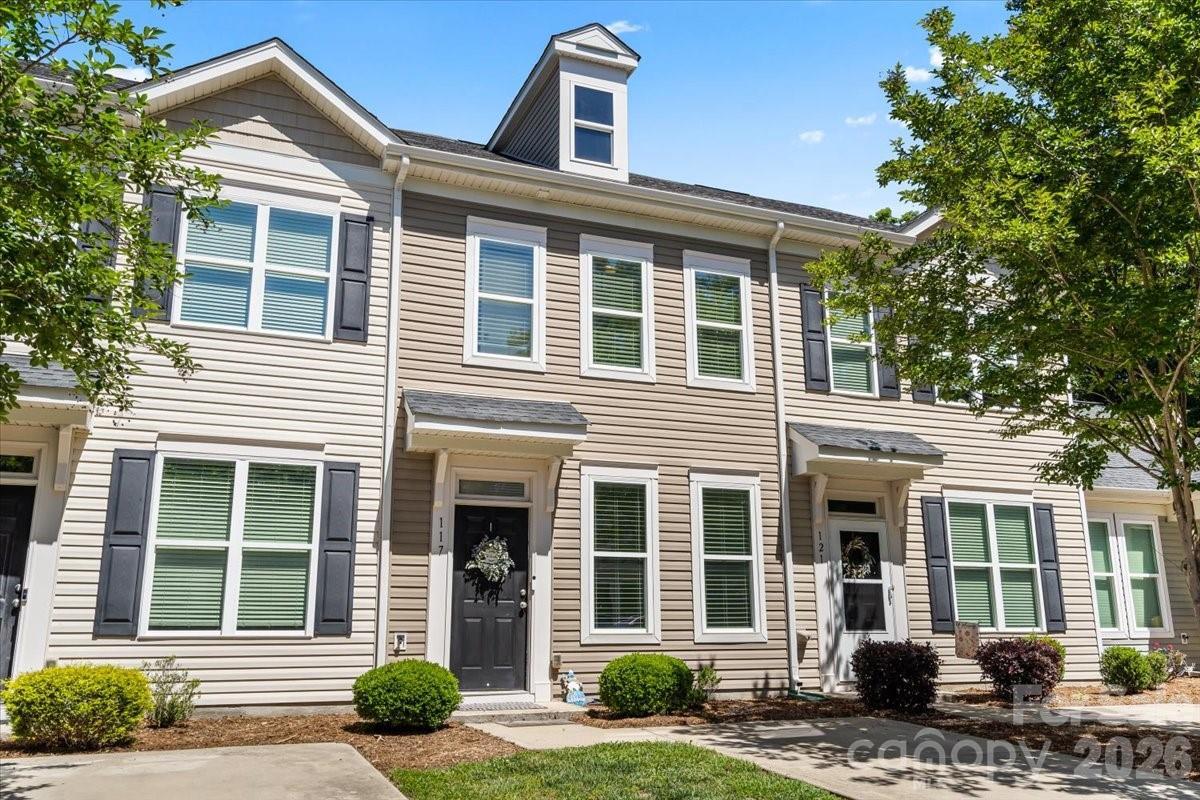 117 N Island Village Dr., Mount Holly, NC 28120