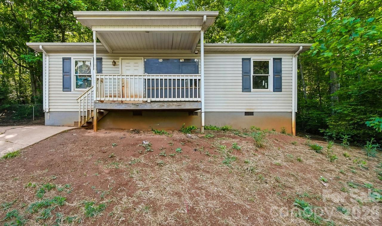 1006 Perkins Pl., Lenoir, NC 28645