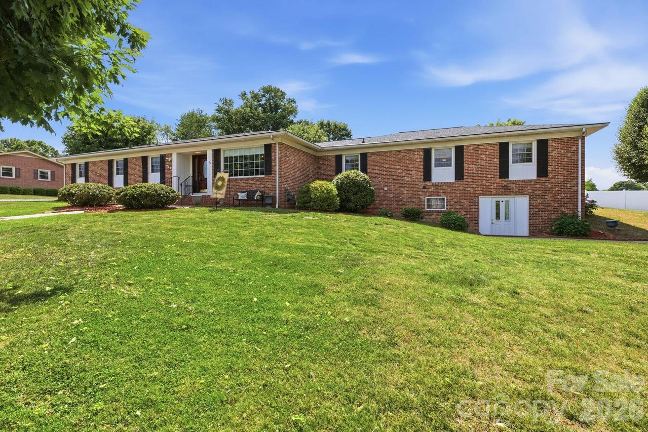 912 Briggs St., Valdese, NC 28690