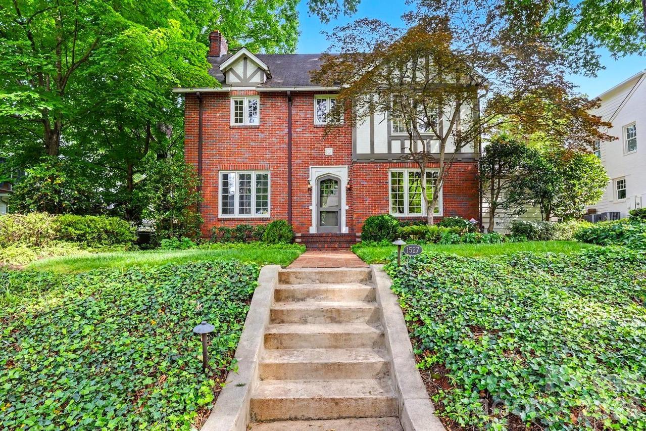 1527 Stanford Pl., Charlotte, NC 28207