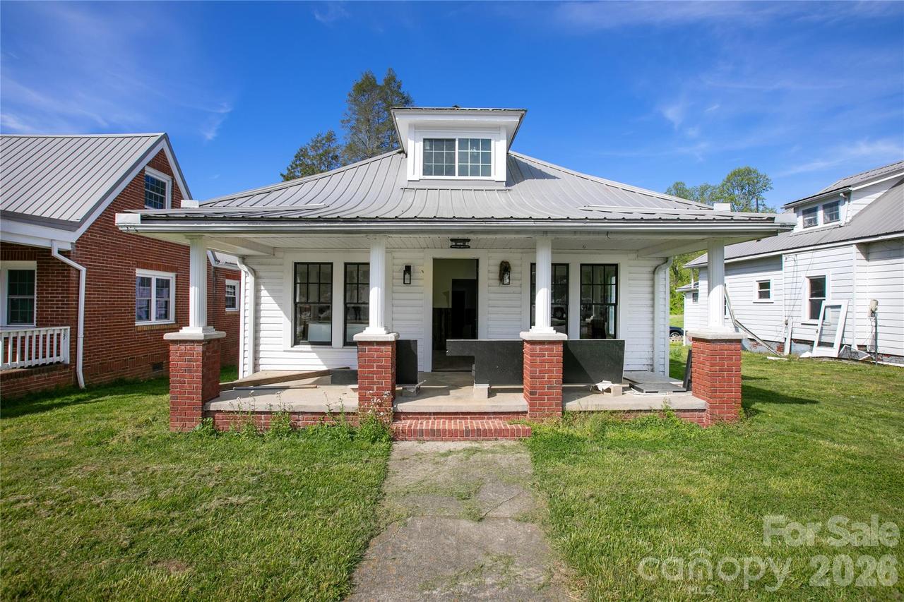 220 Main St., Rosman, NC 28772
