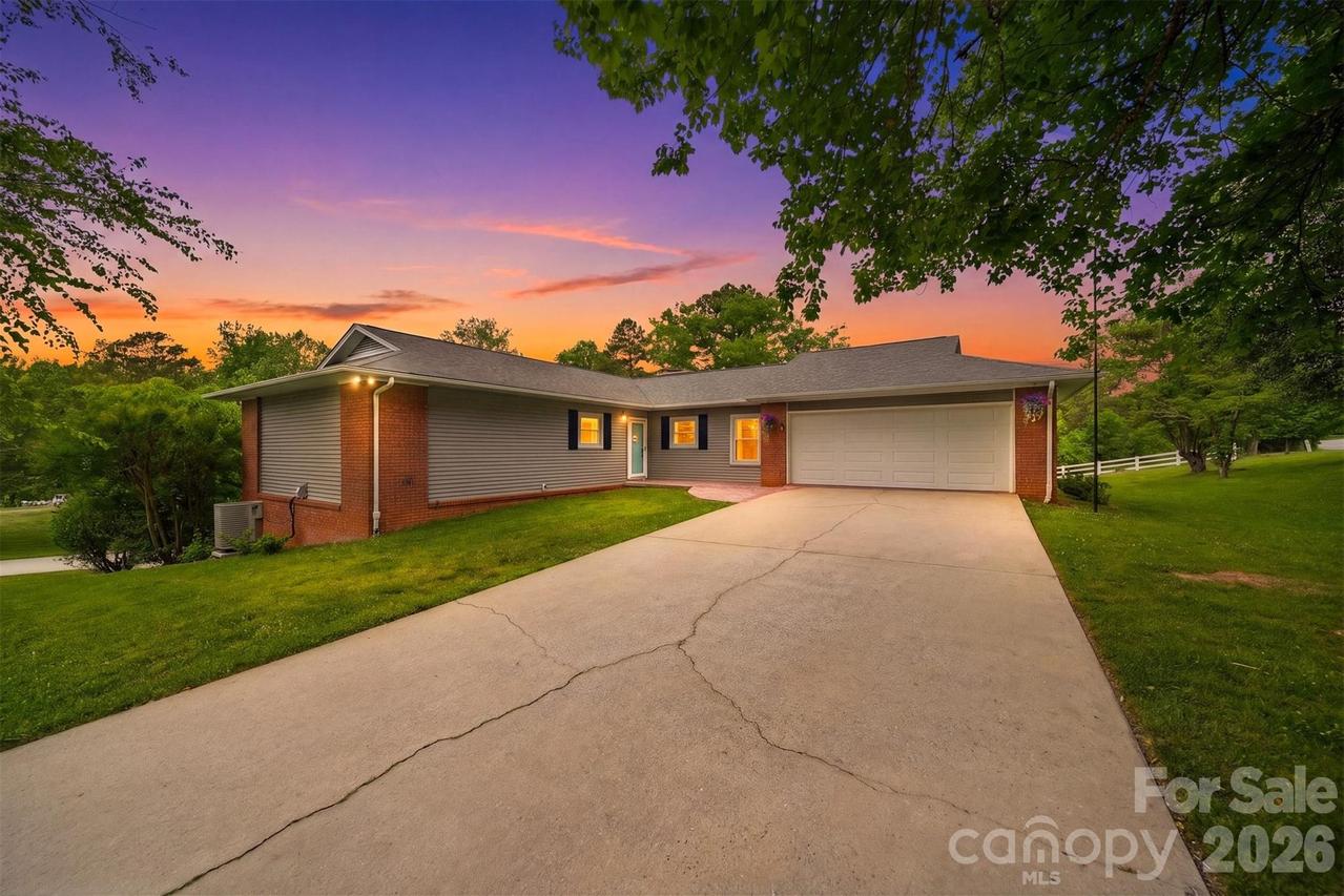 5496 Northwood Dr., Hickory, NC 28601