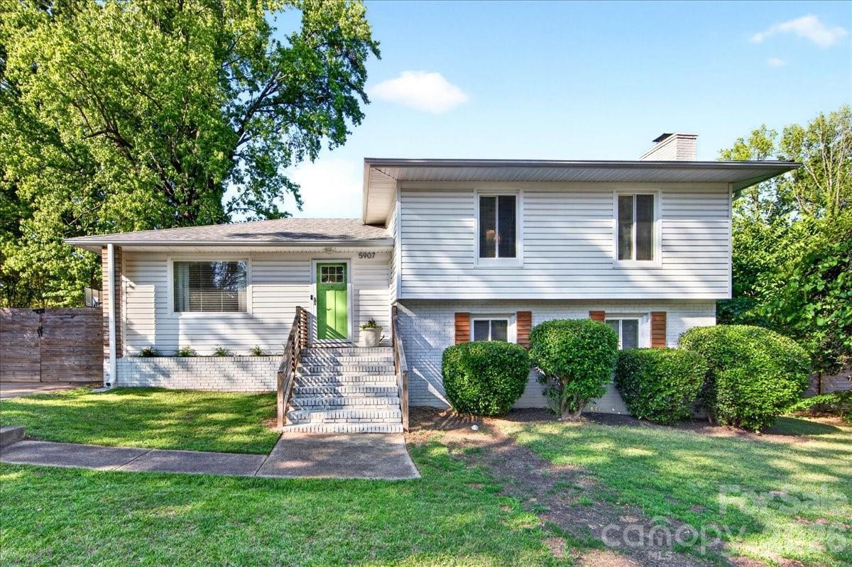 5907 Bluebonnet Rd., Charlotte, NC 28212
