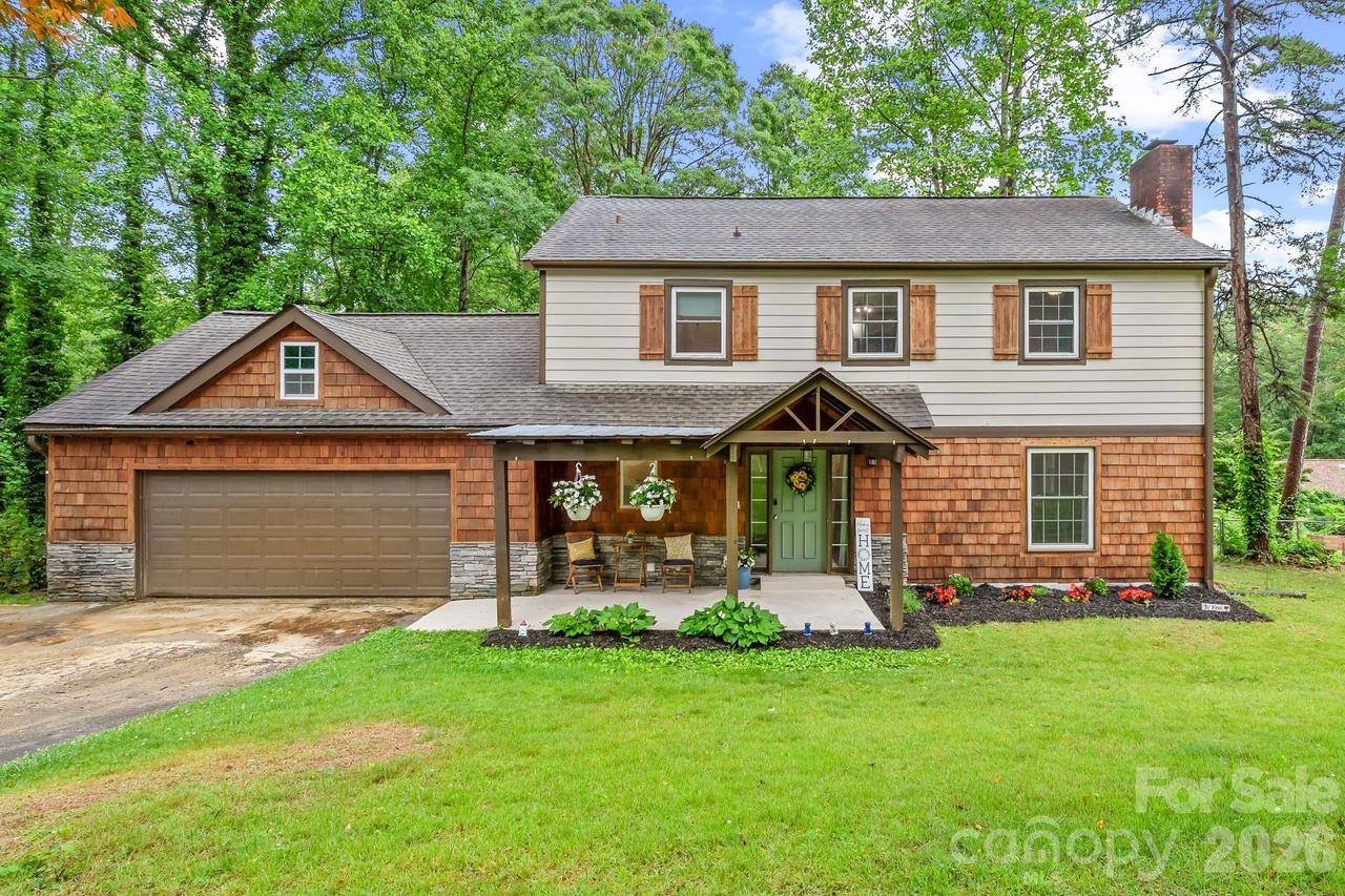 4 Beechwood Lakes Dr., Hendersonville, NC 28792