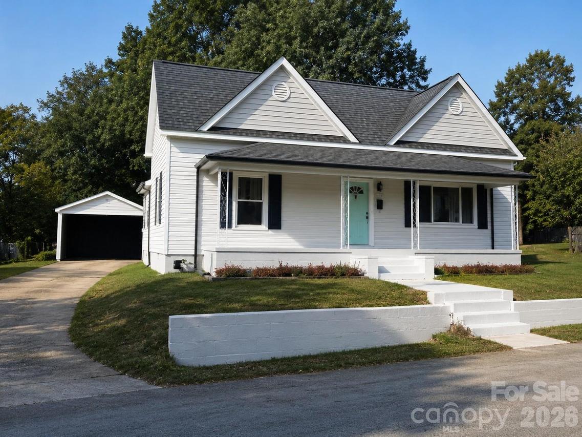 383 E Catawba Ave., Mooresville, NC 28115