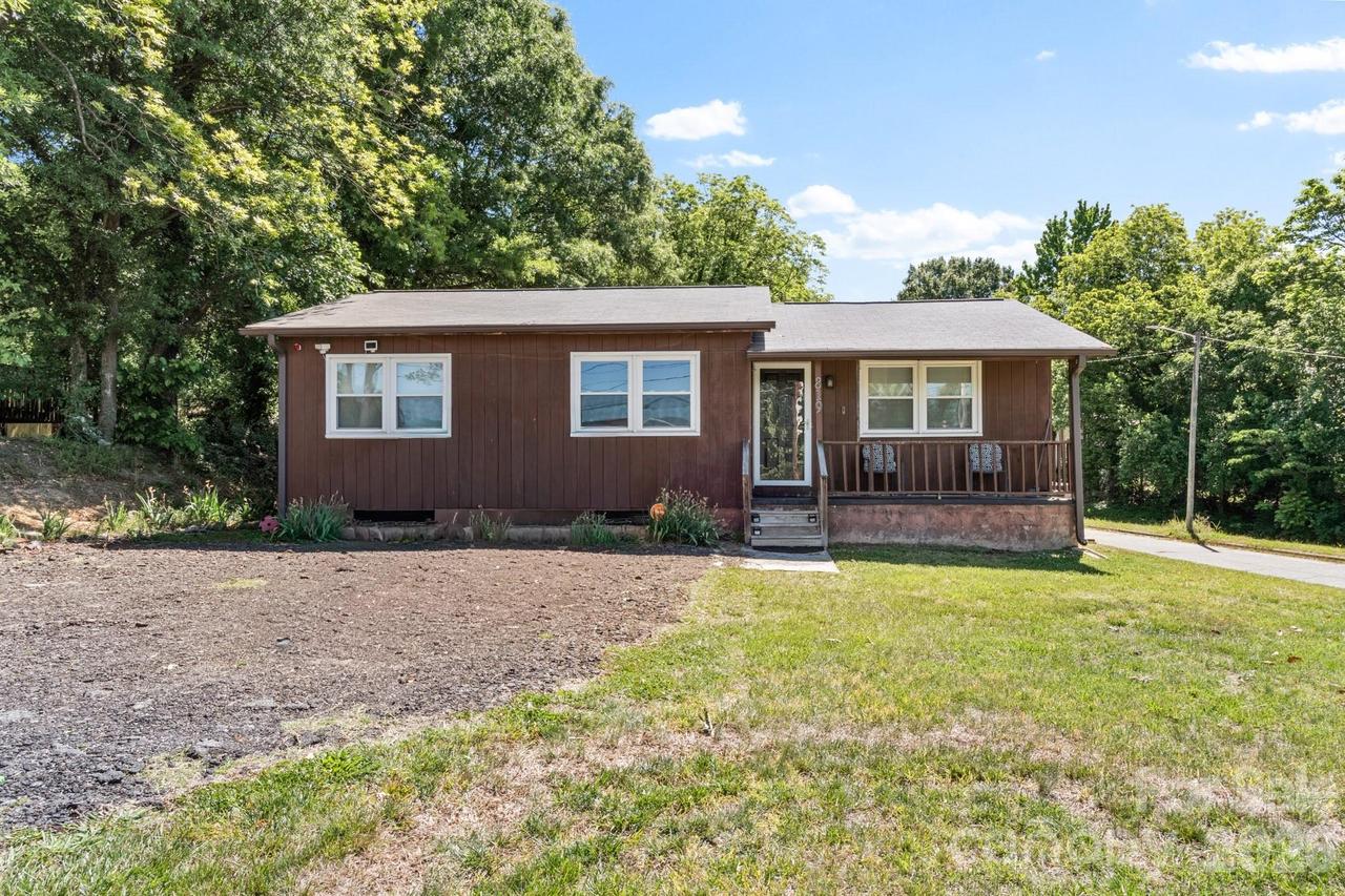 819 Mobile St., High Point, NC 27260