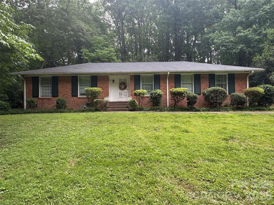 6824 Linda Lake Dr., Charlotte, NC 28215