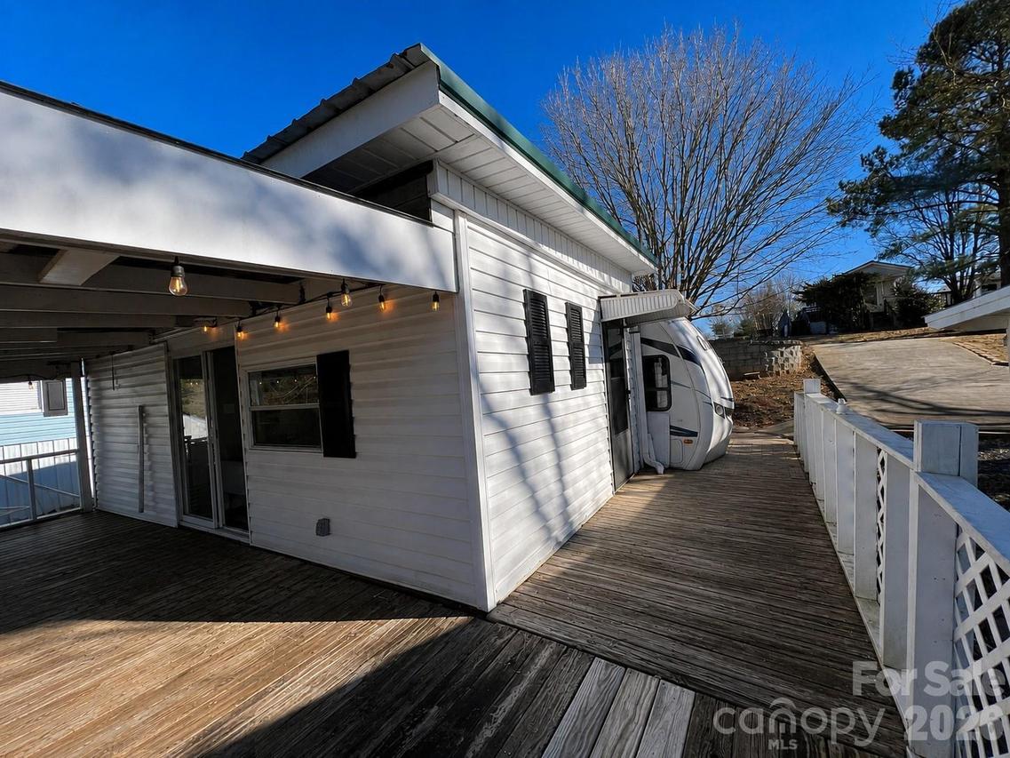 322 Mount View Ln., New London, NC 28127