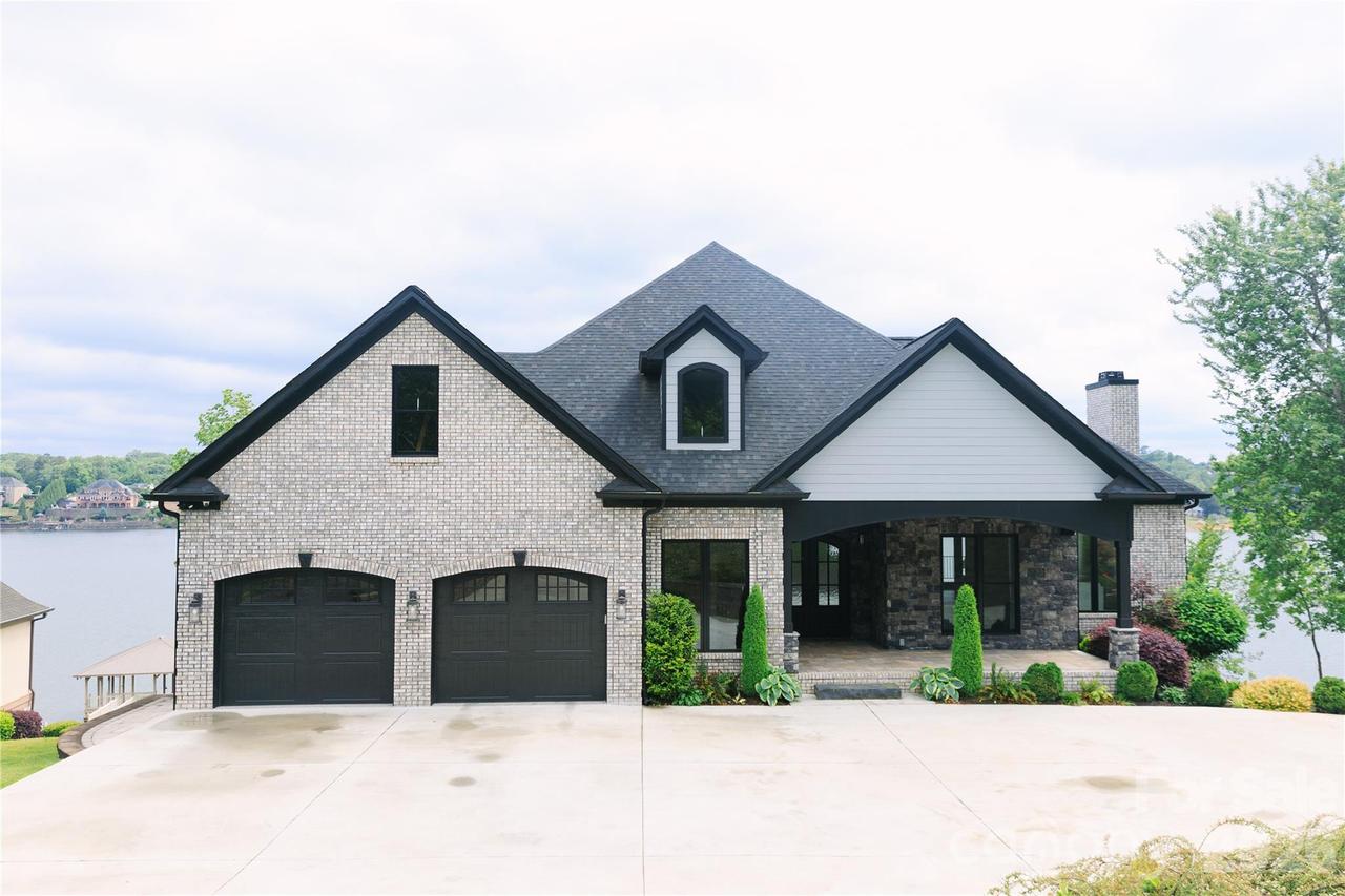 6203 Plantation Pointe Dr., Granite Falls, NC 28630