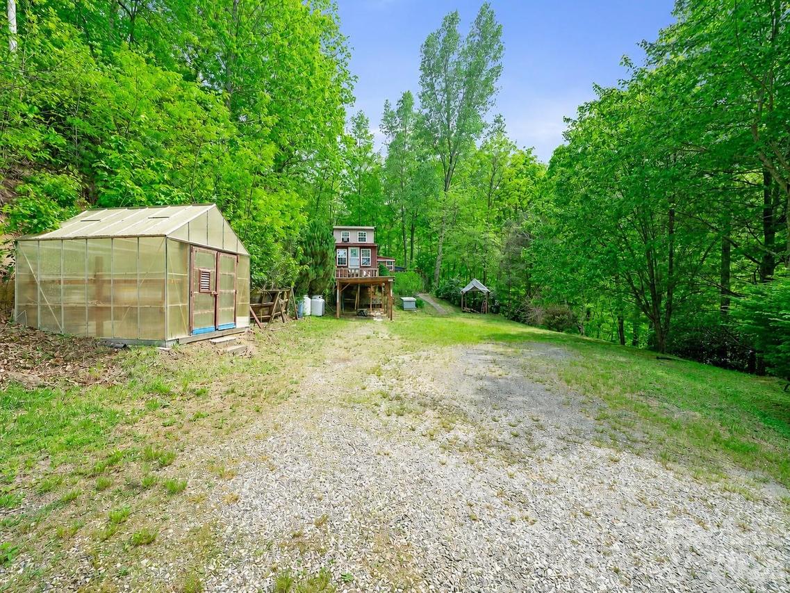 1331 Georges Fork Rd., Burnsville, NC 28714