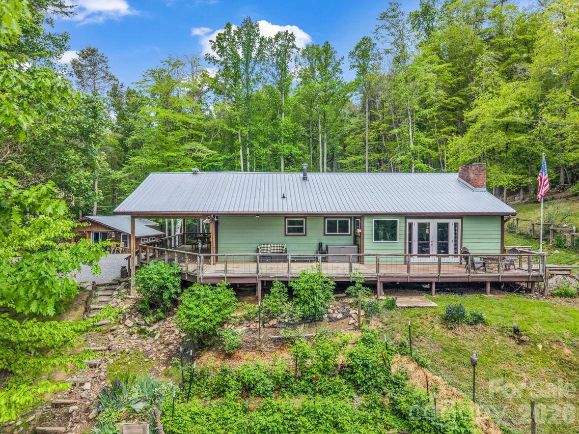 360 Shadow Ln., Green Mountain, NC 28740