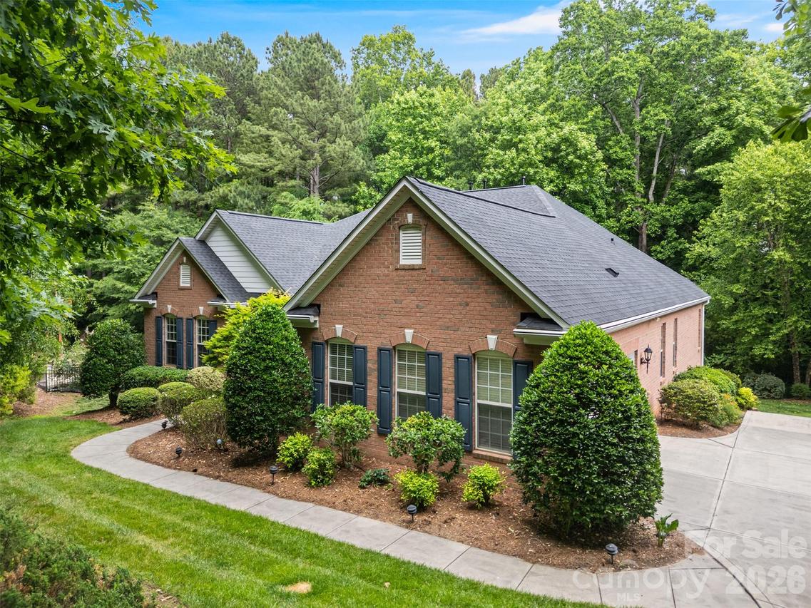 101 Woodwinds Dr., Mount Holly, NC 28120