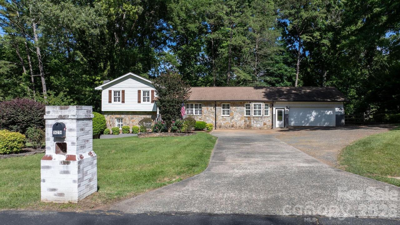 14214 Honeysuckle Ridge Dr., Matthews, NC 28105