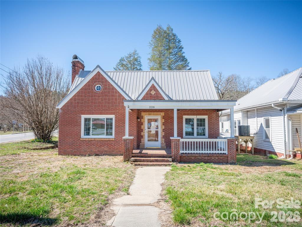 228 Main St., Rosman, NC 28772