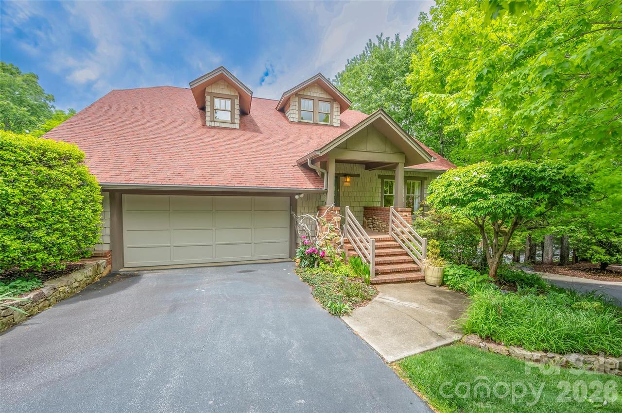 4 Lacoste Dr., Hendersonville, NC 28739