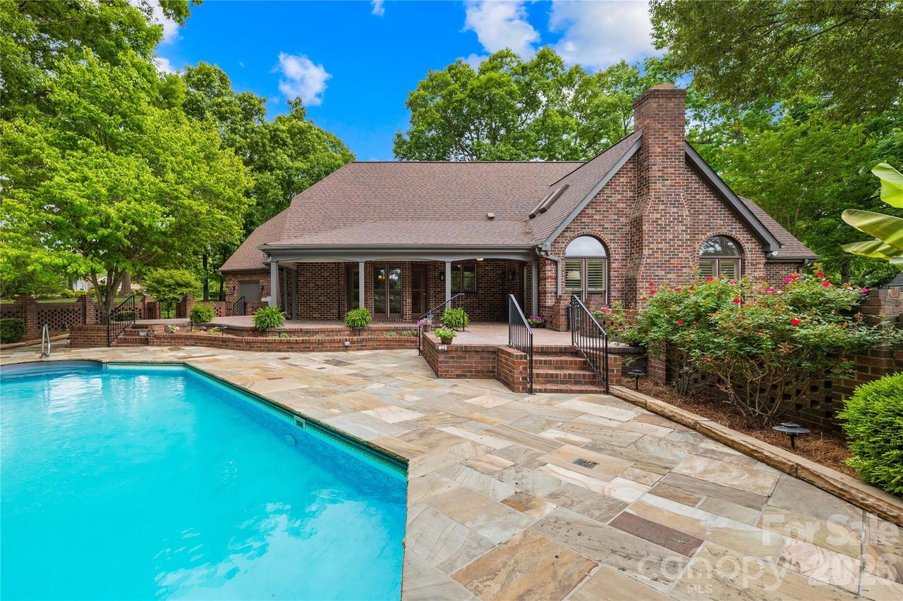 3765 Glenn Oaks Dr., Maiden, NC 28650