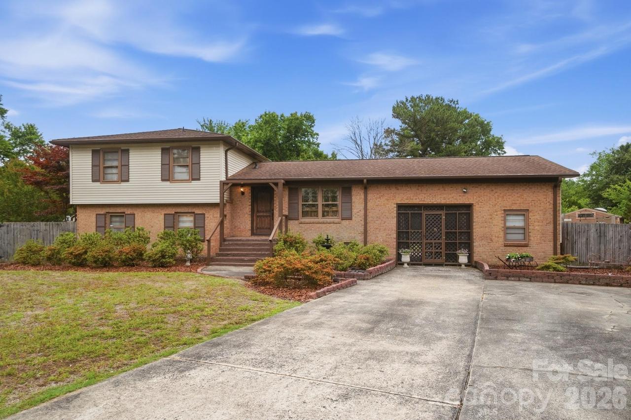 12006 Swanee Ln., Charlotte, NC 28273