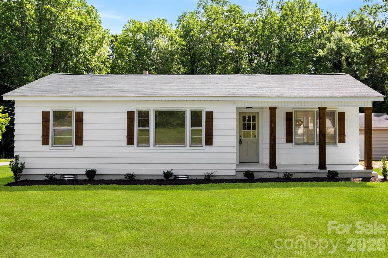 301 Gittens St., Lowell, NC 28098