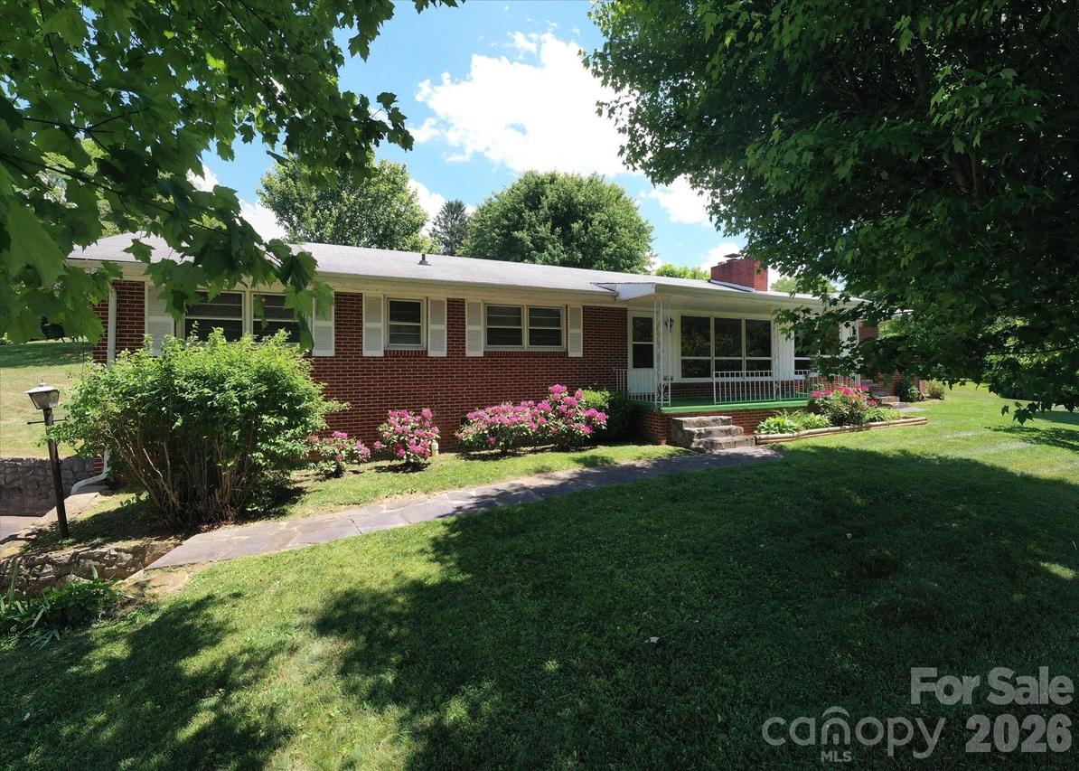 295 Bramlett Dr., Waynesville, NC 28785