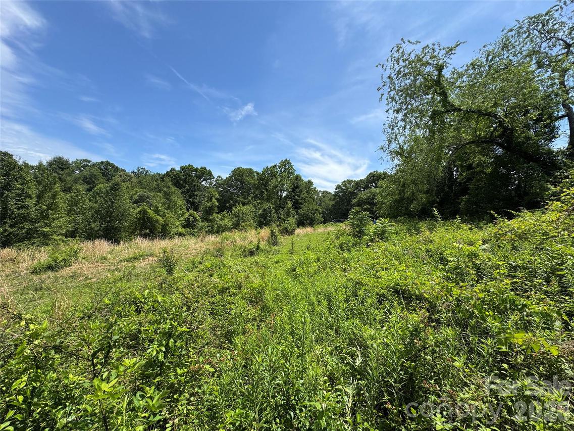 99999 Duckett Rd., Candler, NC 28715