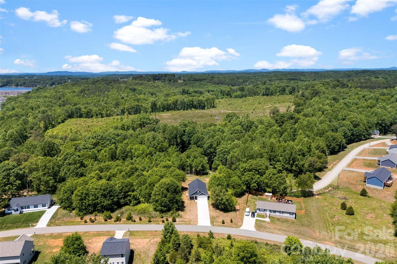 128 Slate Dr., Statesville, NC 28625