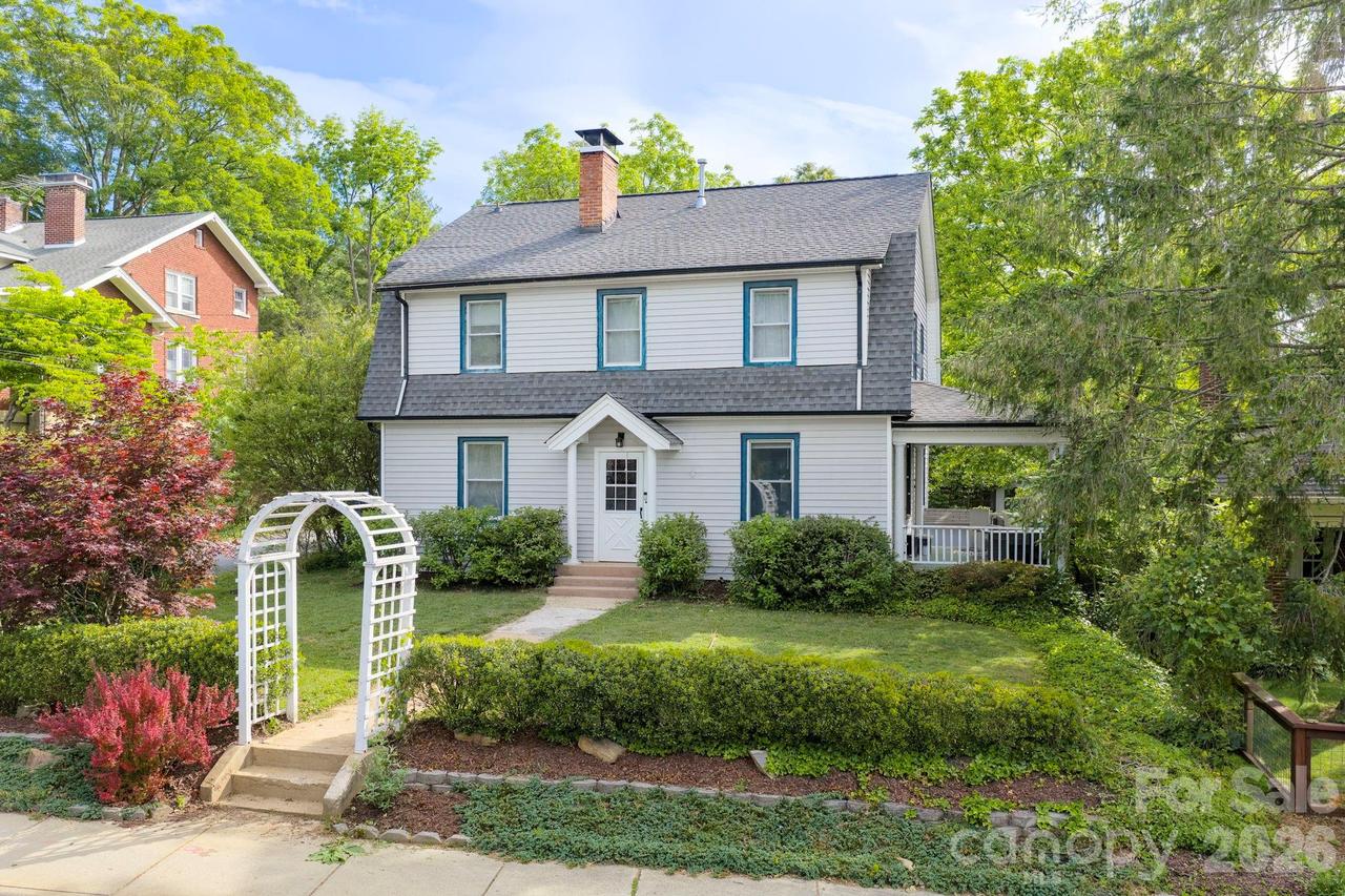 84 Forest Hill Dr., Asheville, NC 28803