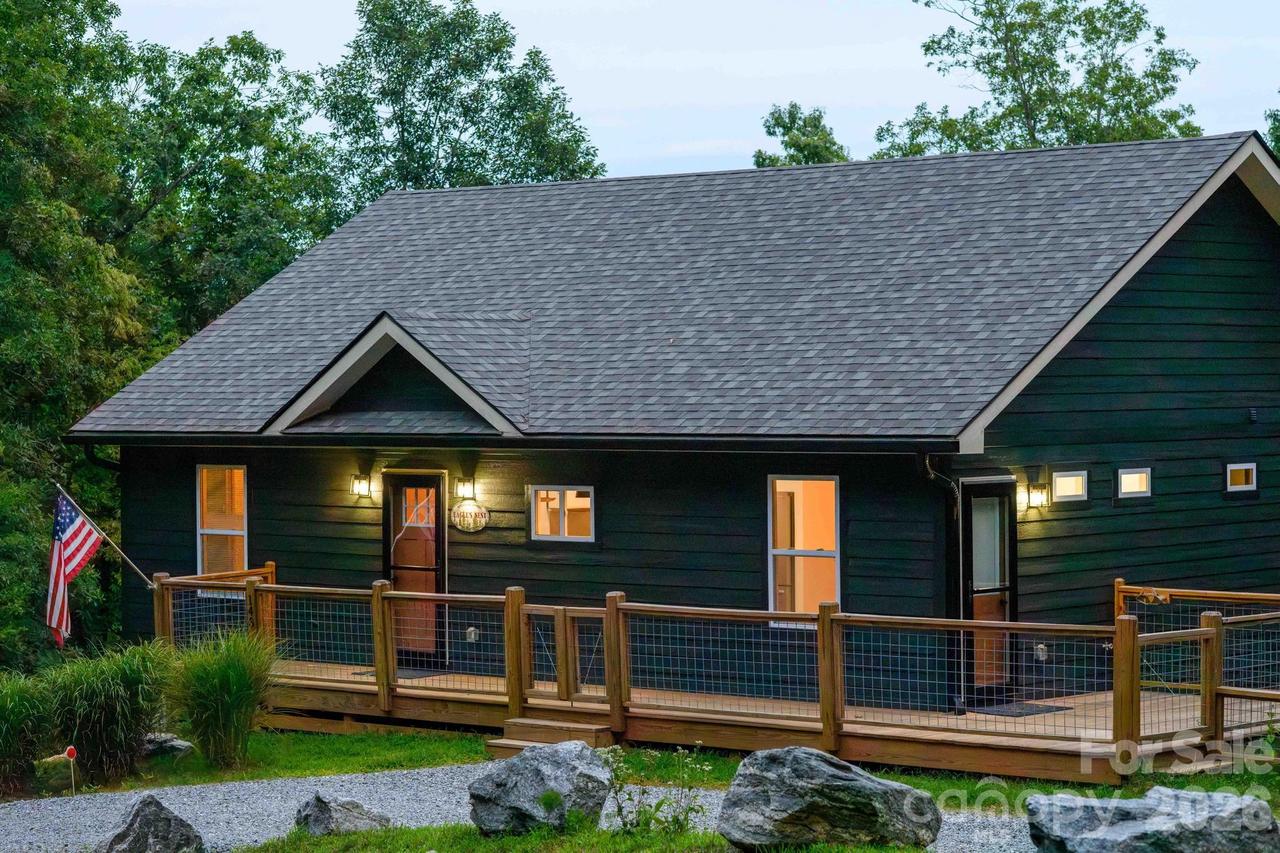143 Eagles Ave., Lake Lure, NC 28746