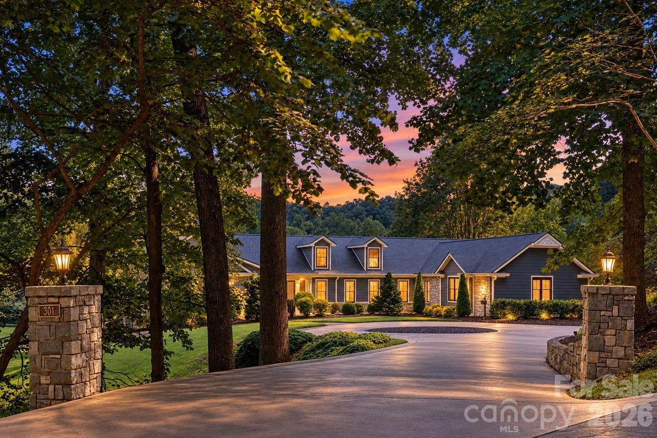 301 Winding Meadows Dr., Flat Rock, NC 28731