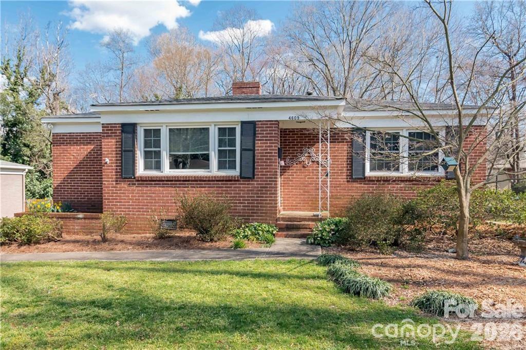 4609 General Pershing Dr., Charlotte, NC 28209