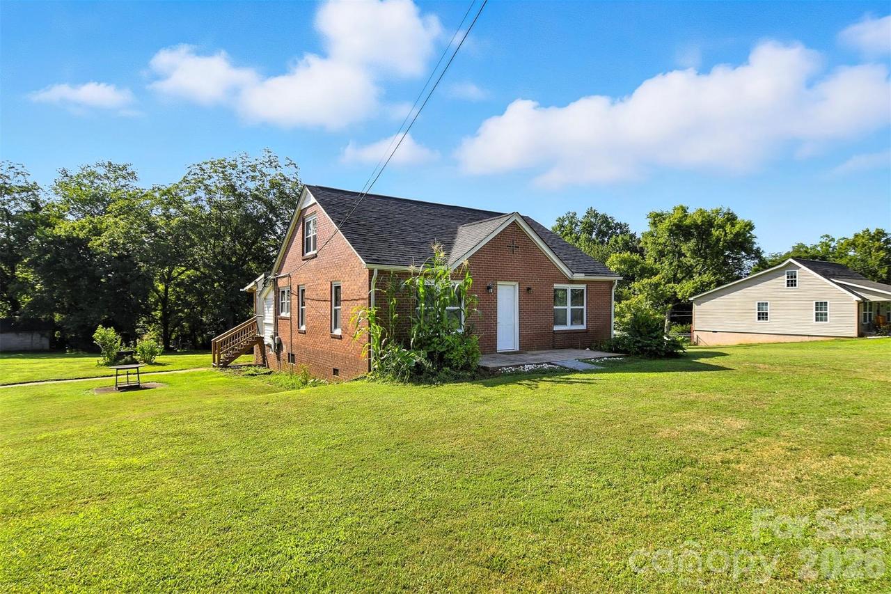 3544 6th Street Dr., Hickory, NC 28601