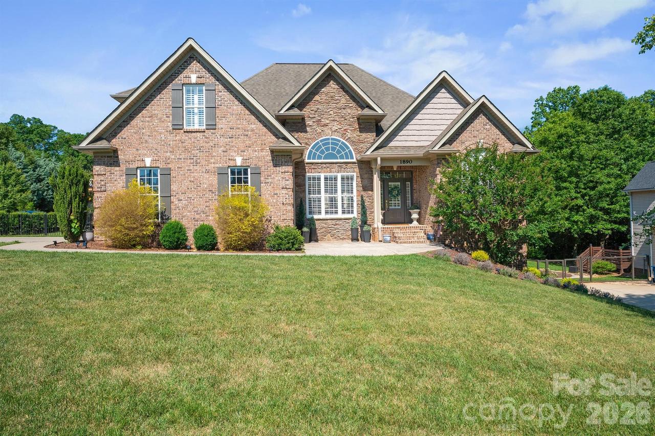 1890 Waterbury Ct., Hickory, NC 28602