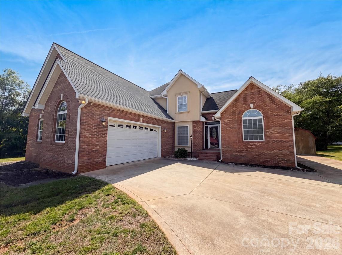 106 Woodfield Ln., Cherryville, NC 28021