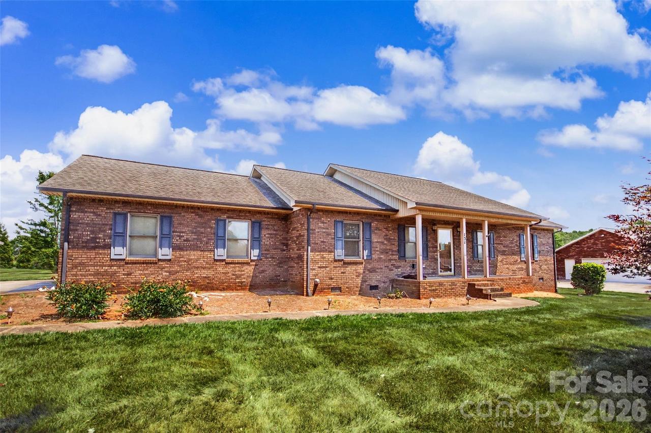 151 Meadow Oaks Dr., Statesville, NC 28625