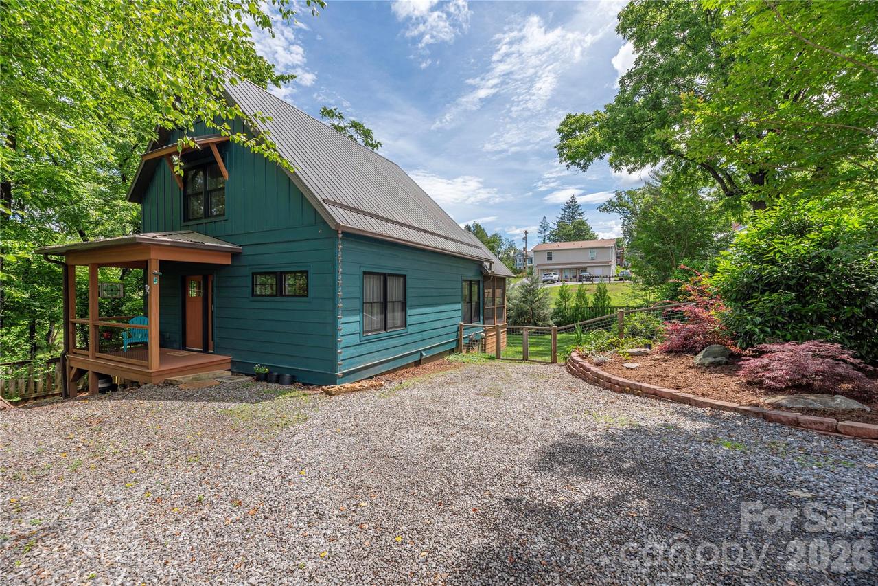 5 Grove St., Weaverville, NC 28787